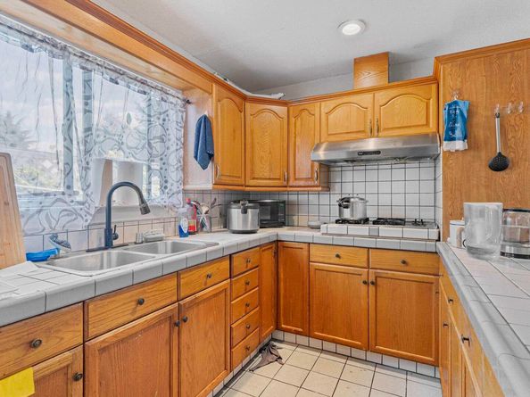 937 Helen Ave, San Leandro CA 94577