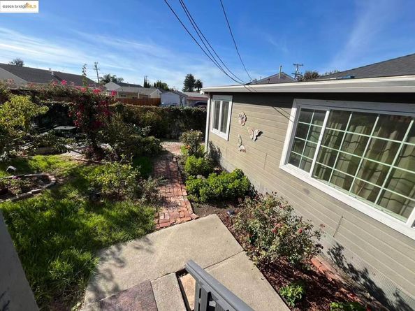 262 Fitzpatrick Rd, Oakland CA 94603