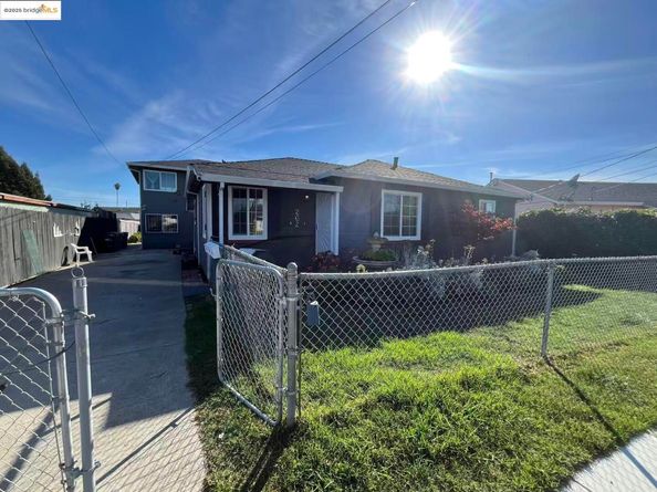 262 Fitzpatrick Rd, Oakland CA 94603