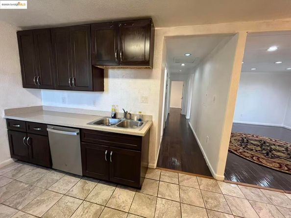 262 Fitzpatrick Rd, Oakland CA 94603