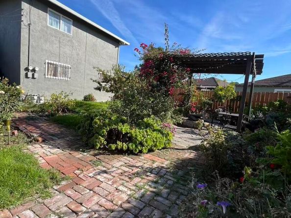 262 Fitzpatrick Rd, Oakland CA 94603