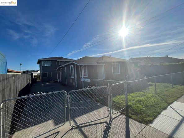 262 Fitzpatrick Rd, Oakland CA 94603
