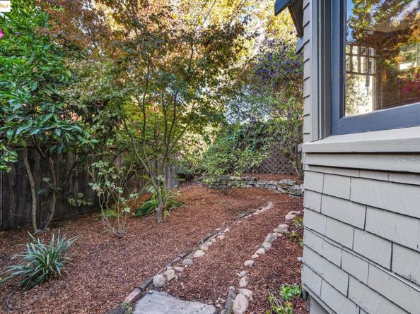 2636 Alcatraz Ave, Berkeley CA 94705