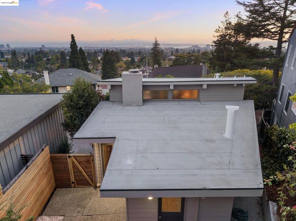 99 Eucalyptus Rd, Berkeley CA 94705