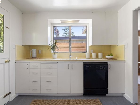 99 Eucalyptus Rd, Berkeley CA 94705