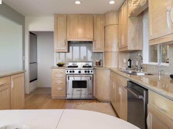 1971 Hoover Ave, Oakland CA 94602