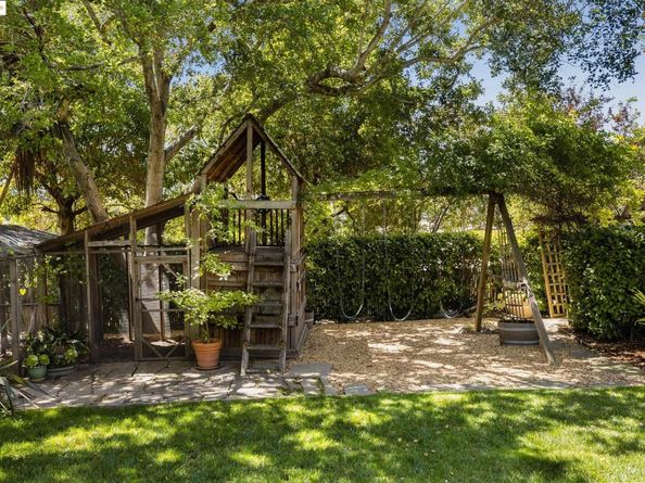 1971 Hoover Ave, Oakland CA 94602