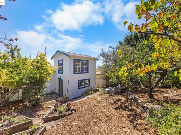 3021 Morcom Ave, Oakland CA 94619