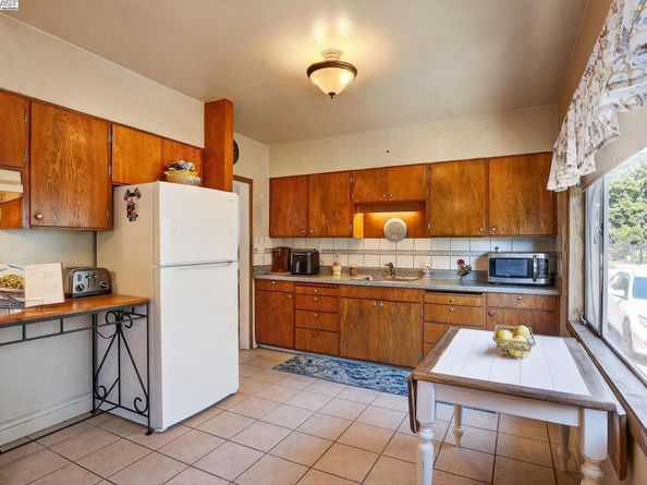 165 Sunnyside Dr, San Leandro CA 94577