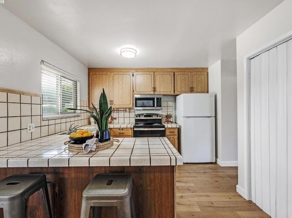 994 Crespi Dr, San Leandro CA 94578