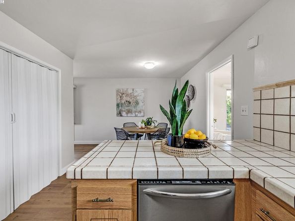 994 Crespi Dr, San Leandro CA 94578