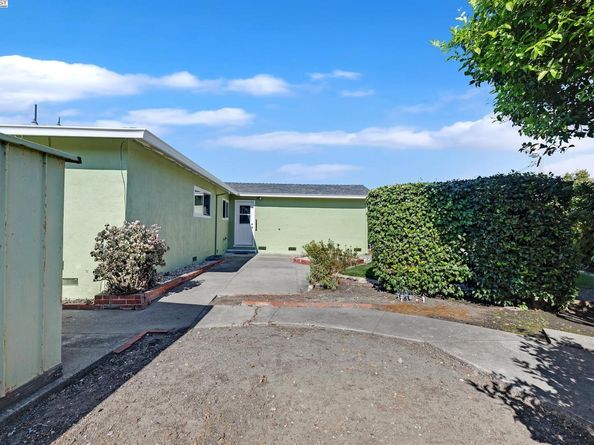 994 Crespi Dr, San Leandro CA 94578