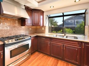 319 Oak Glen Ct, Martinez CA 94553