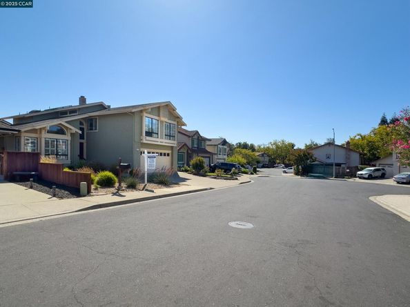 319 Oak Glen Ct, Martinez CA 94553