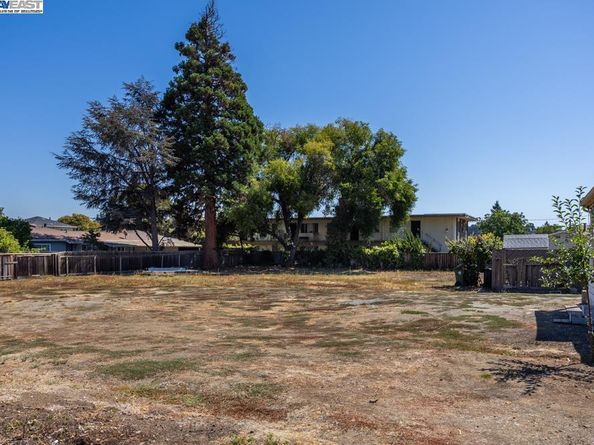 20378 Stanton Ave, Castro Valley CA 94546