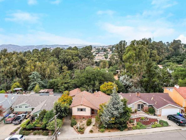 3246 Saddle Dr, Hayward CA 94541