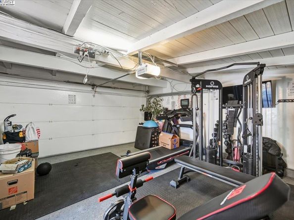 1481 Rieger Ave, Hayward CA 94544