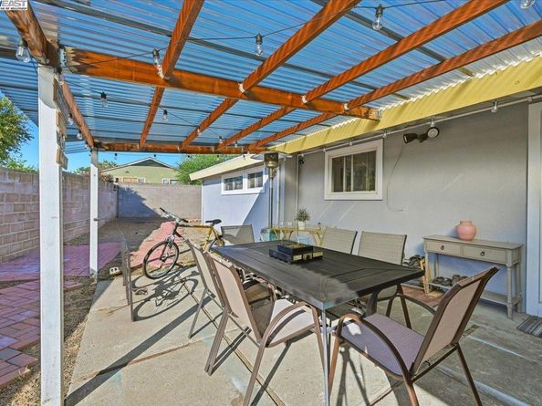 1481 Rieger Ave, Hayward CA 94544