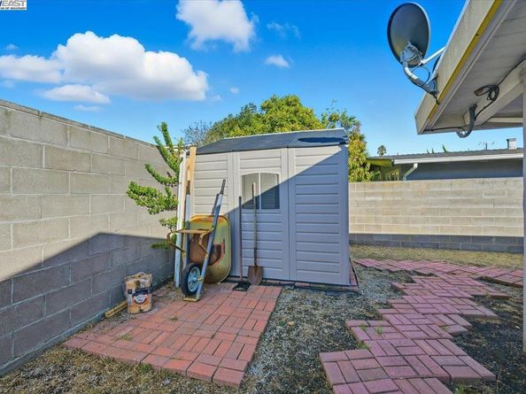 1481 Rieger Ave, Hayward CA 94544