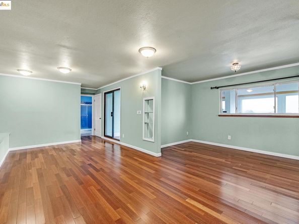 6933 Simson Street, Oakland CA 94605