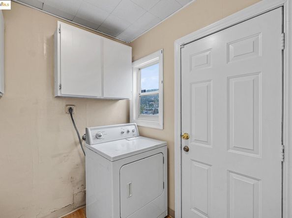 6933 Simson Street, Oakland CA 94605