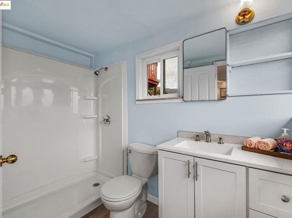 6933 Simson Street, Oakland CA 94605