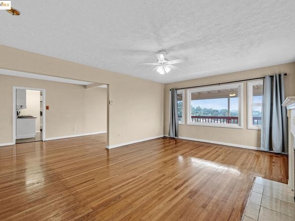 6933 Simson Street, Oakland CA 94605