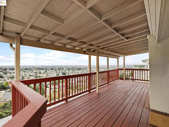 6933 Simson Street, Oakland CA 94605