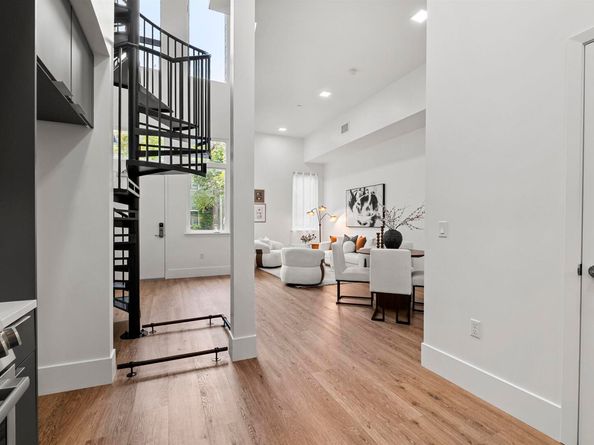 1545 32nd Street 103, Oakland CA 94608