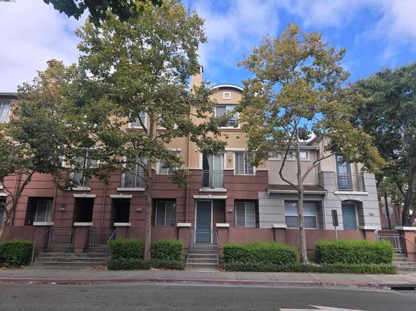 706 City Walk Pl 2, Hayward CA 94541