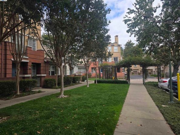 706 City Walk Pl 2, Hayward CA 94541