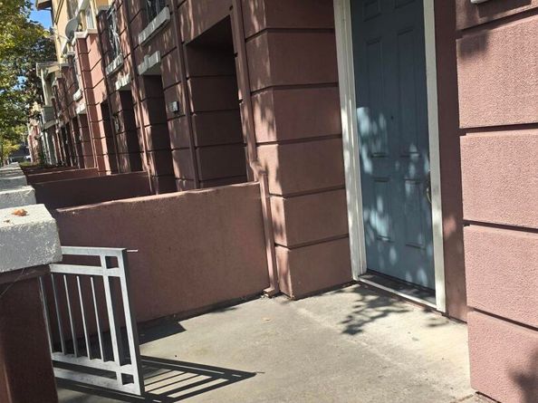 706 City Walk Pl 2, Hayward CA 94541