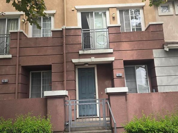 706 City Walk Pl 2, Hayward CA 94541