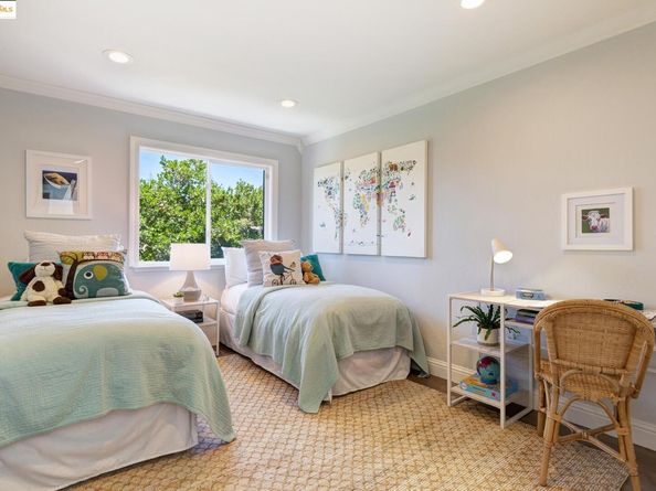 2 Cavendish Ln, Piedmont CA 94602