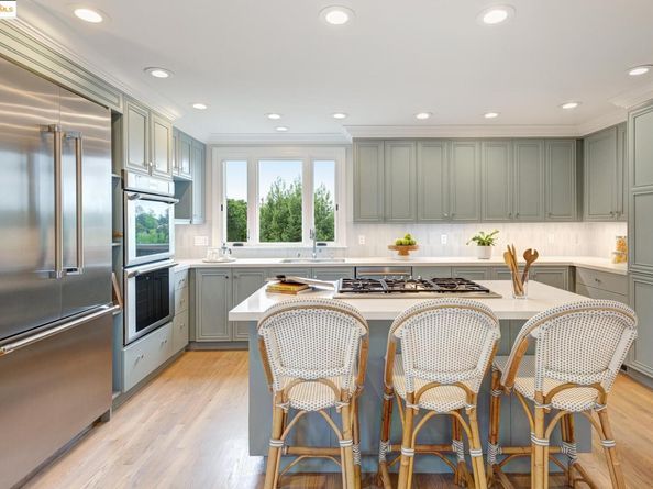 2 Cavendish Ln, Piedmont CA 94602