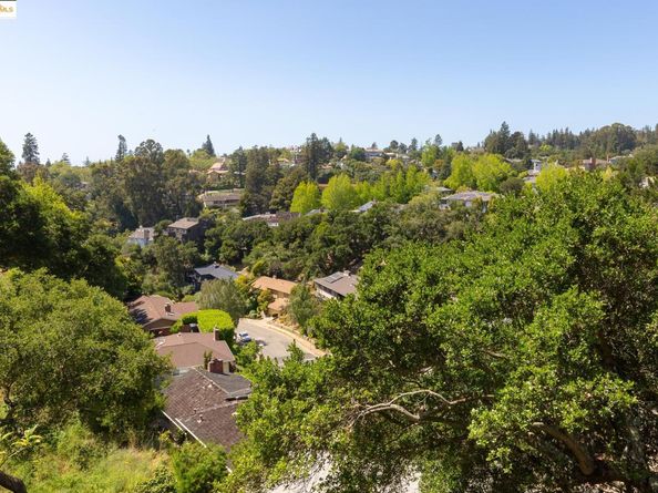 2 Cavendish Ln, Piedmont CA 94602
