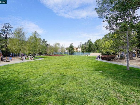 8 Southwaite Ct, Orinda CA 94563