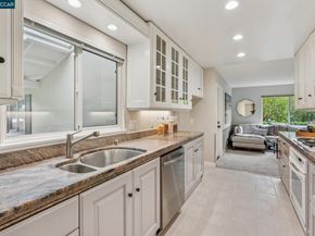 8 Southwaite Ct, Orinda CA 94563