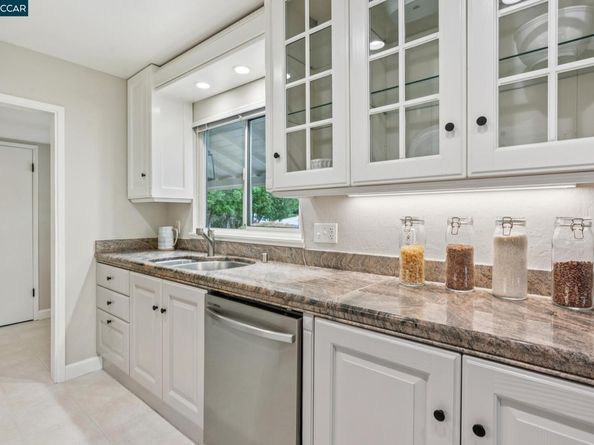 8 Southwaite Ct, Orinda CA 94563
