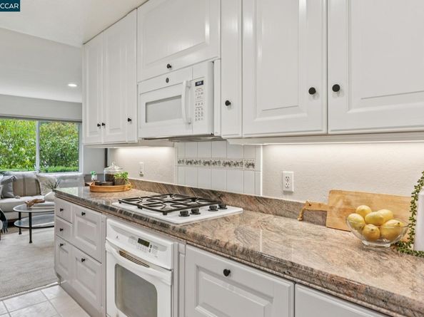 8 Southwaite Ct, Orinda CA 94563