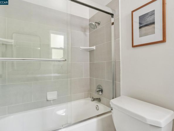 8 Southwaite Ct, Orinda CA 94563