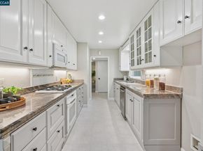 8 Southwaite Ct, Orinda CA 94563