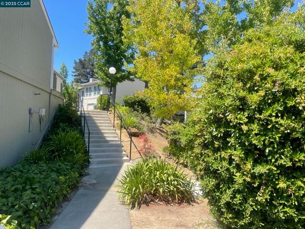407 Ridgeview dr, Pleasant Hill CA 94523