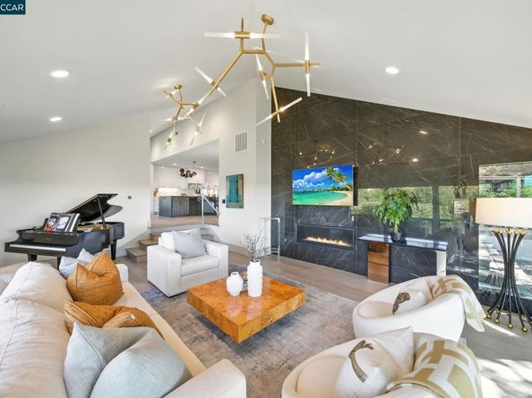 121 Tappan Ln, Orinda CA 94563