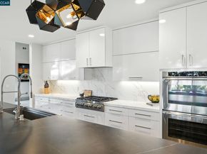 121 Tappan Ln, Orinda CA 94563