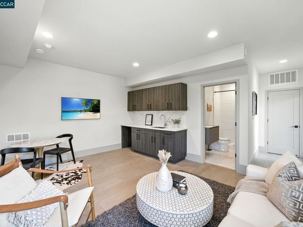121 Tappan Ln, Orinda CA 94563