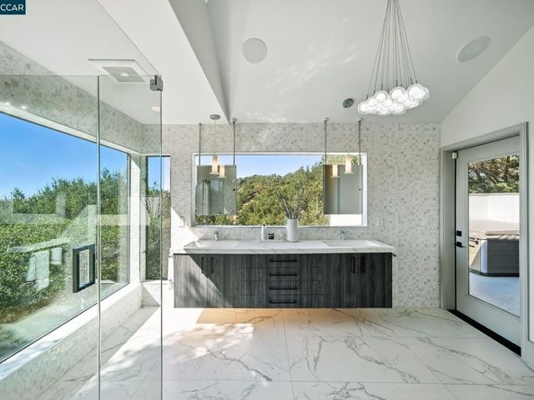 121 Tappan Ln, Orinda CA 94563