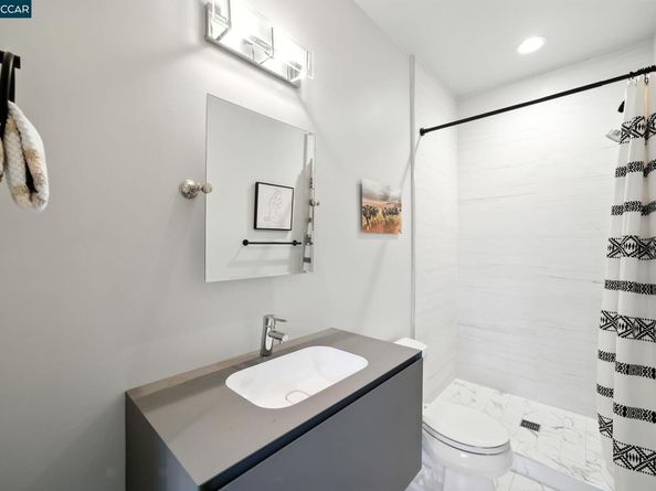 121 Tappan Ln, Orinda CA 94563