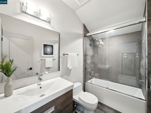 121 Tappan Ln, Orinda CA 94563