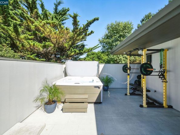 121 Tappan Ln, Orinda CA 94563